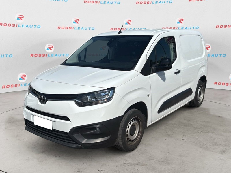 Toyota Proace City Verso City Verso 1.5D 100cv S&S L1 combi Lounge del 2022 usata a Carrara