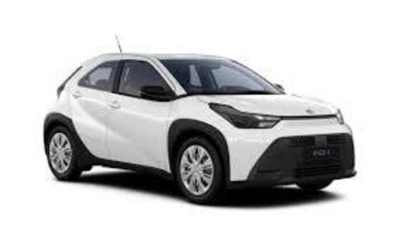 Toyota Aygo X 1.5 hybrid e-cvt nuova a Massa