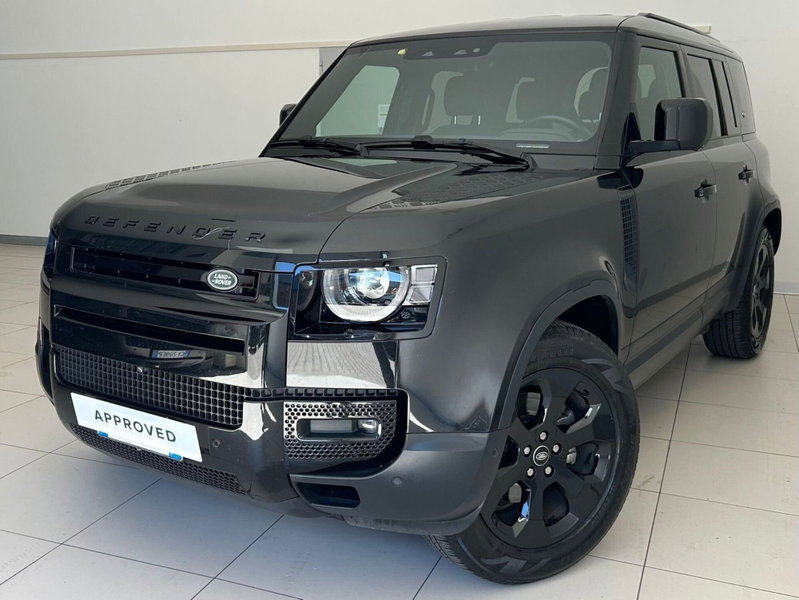 Land Rover Defender 110 3.0d i6 mhev X-Dynamic SE awd 200cv auto del 2022 usata a Ferrara