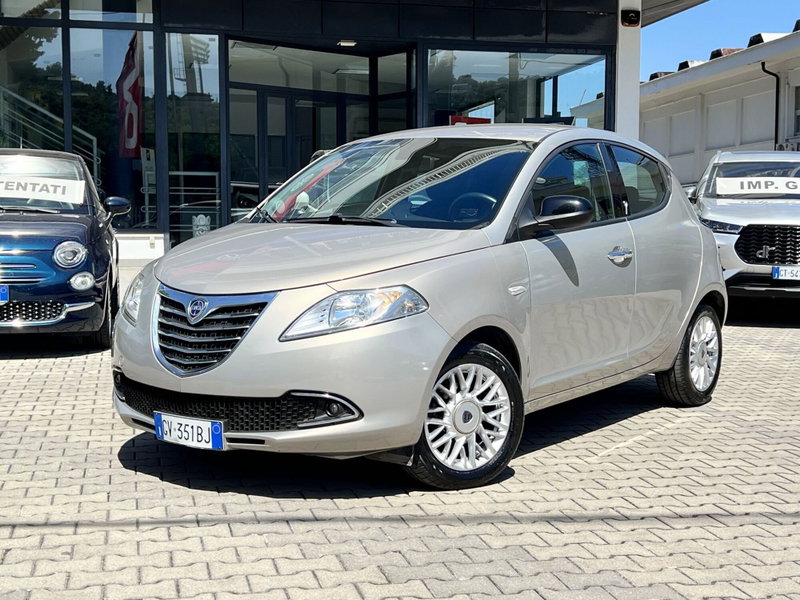 Lancia Ypsilon 1.3 MJT 16V 95 CV 5 porte S&S Platinum del 2014 usata a Chieti