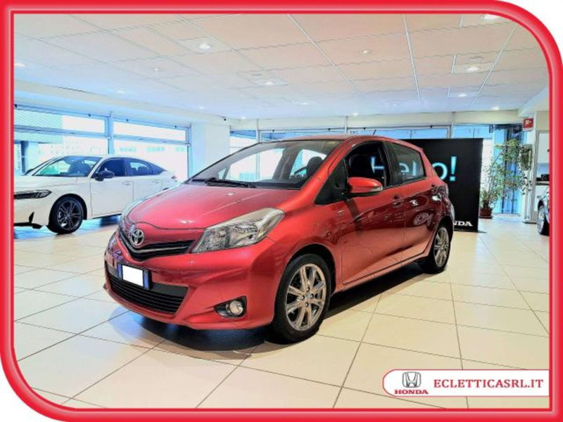 Toyota Yaris 1.D-4D 5 porte Lounge del 2011 usata a Savona