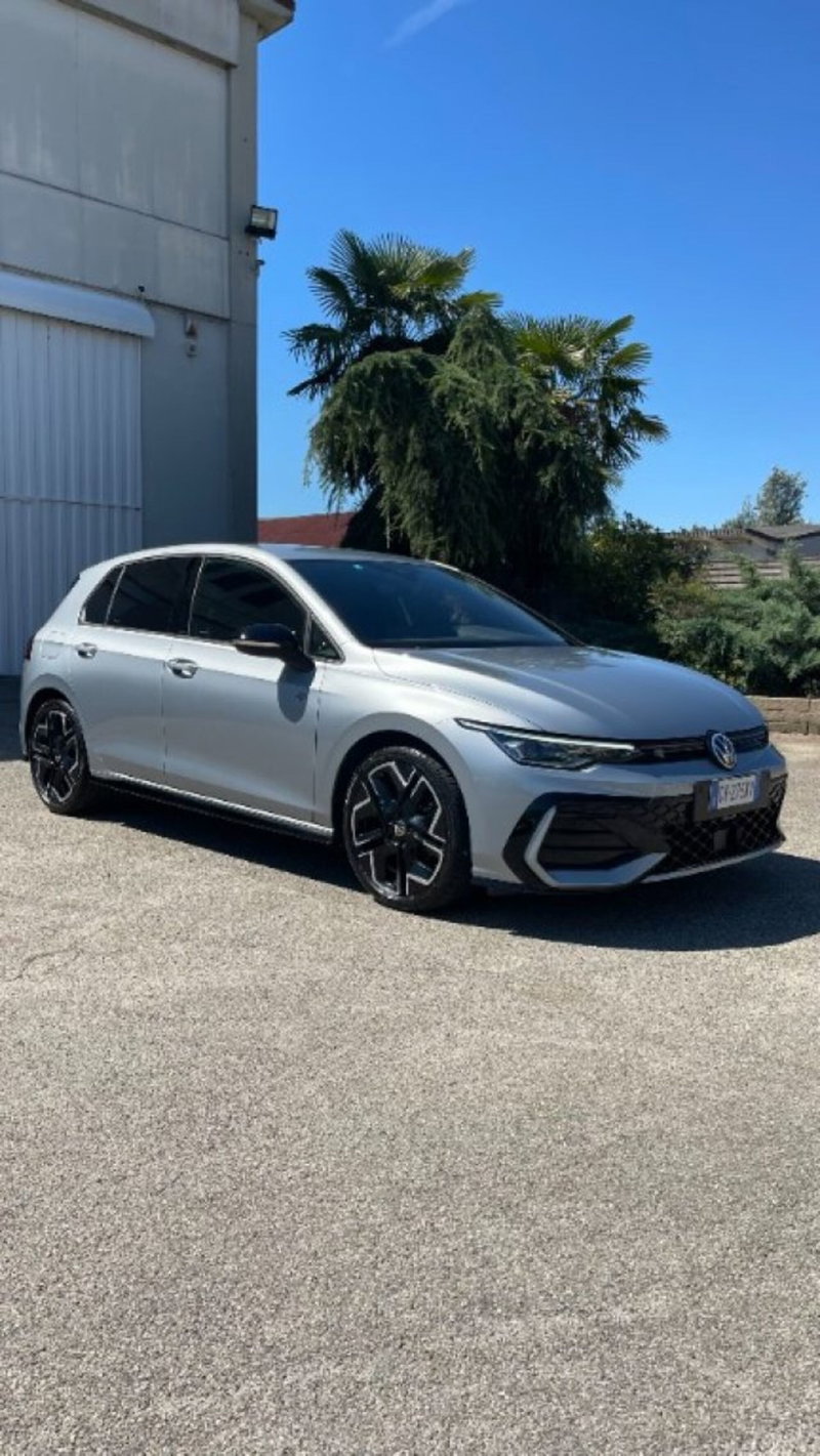 Volkswagen Golf 2.0 TDI 150 CV DSG SCR R-Line del 2024 usata a Novara
