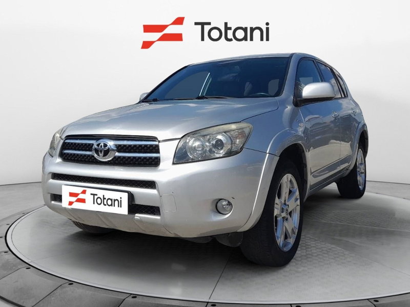 Toyota Rav4 2.2 D-4D 177 CV Luxury del 2008 usata a L'Aquila