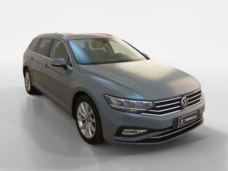 Volkswagen Passat 2.0 tdi scr Business 150cv dsg del 2022 usata a Torino