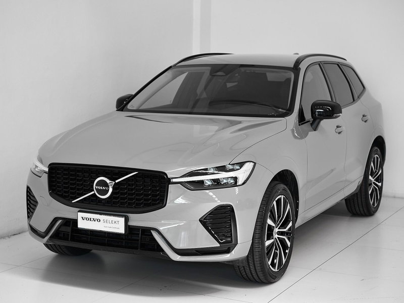 Volvo XC60 B4 automatico Plus Dark del 2023 usata a Prato