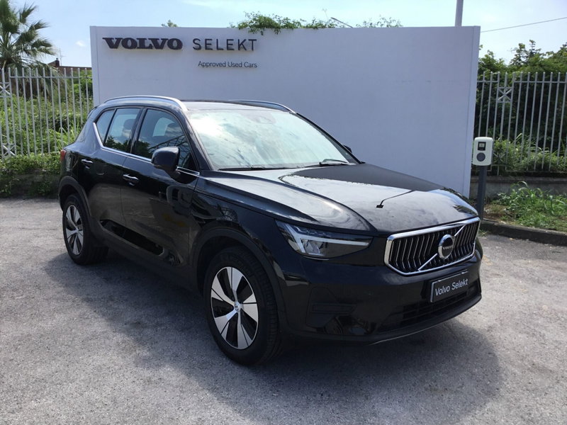 Volvo XC40 T5 Recharge Plug-in Hybrid automatico Core del 2023 usata a Napoli