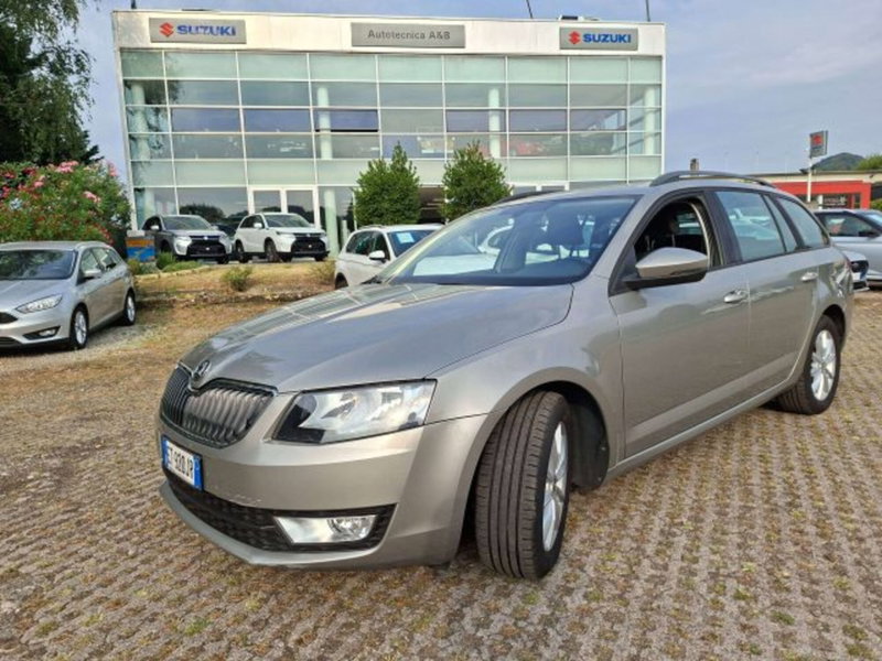 Skoda Octavia Station Wagon 1.6 TDI CR 105 CV 4x4 Wagon Ambition del 2014 usata a Montorfano