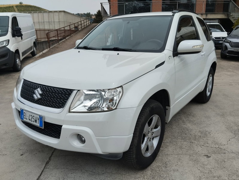 Suzuki Grand Vitara 1.6 16V 3 porte Offroad del 2012 usata a Canelli