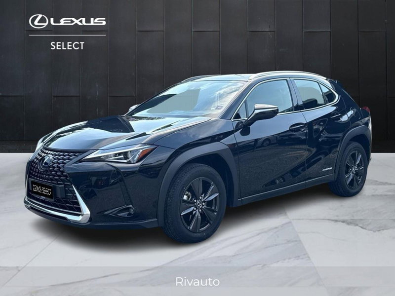 Lexus UX Hybrid 4WD Executive del 2022 usata a Como