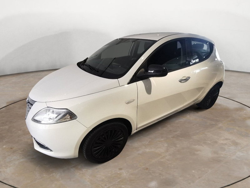 Lancia Ypsilon 1.2 69 CV 5 porte GPL Ecochic Elefantino del 2012 usata a Brindisi