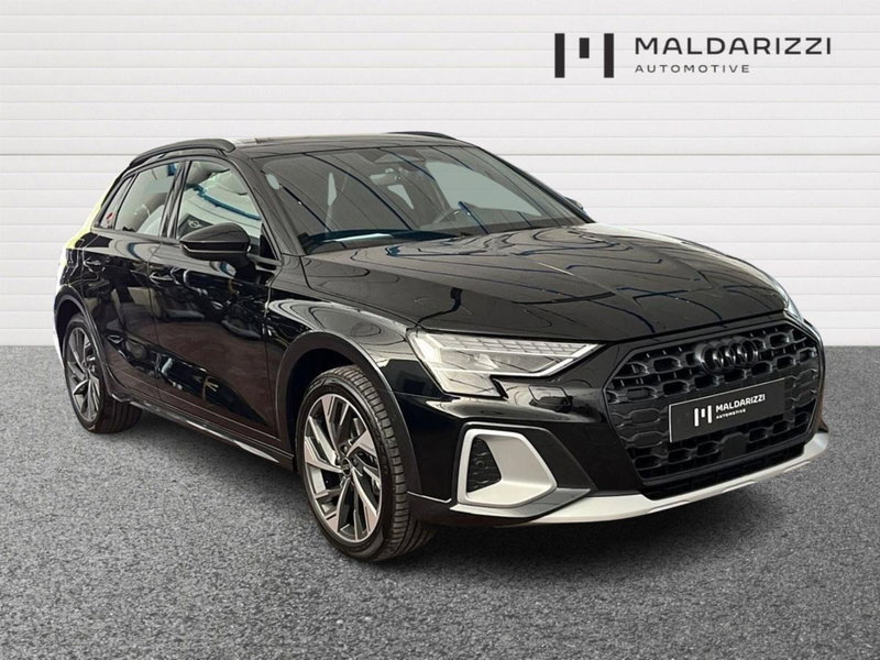 Audi A3 allstreet 2.0 tdi Identity Contrast 150cv s-tronic nuova a Lecce