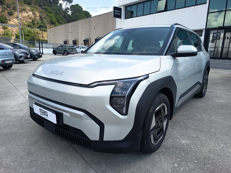 Kia EV3 81,4 kWh Air del 2025 usata a Rende