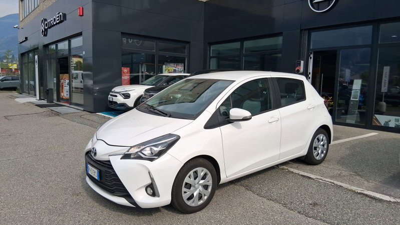 Toyota Yaris 1.D-4D 5 porte Lounge del 2017 usata a Saint-Christophe