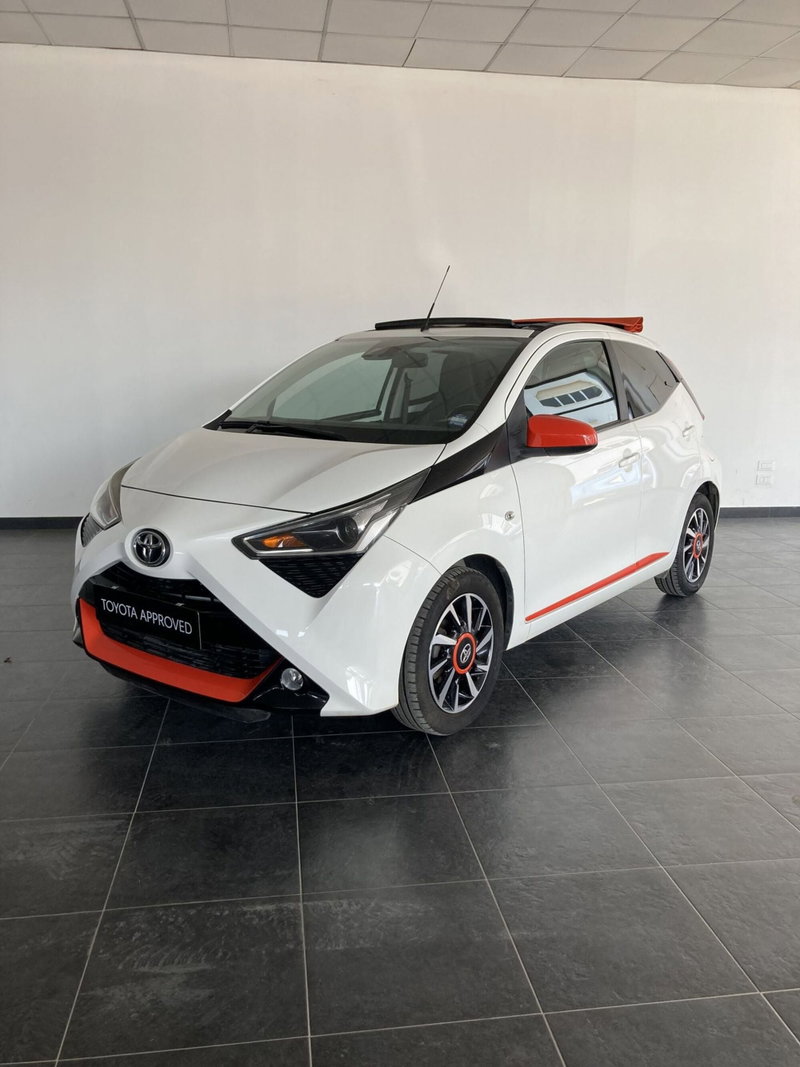 Toyota Aygo 1.0 VVT-i 72 CV 5 porte x-wave orange del 2019 usata a San Severo