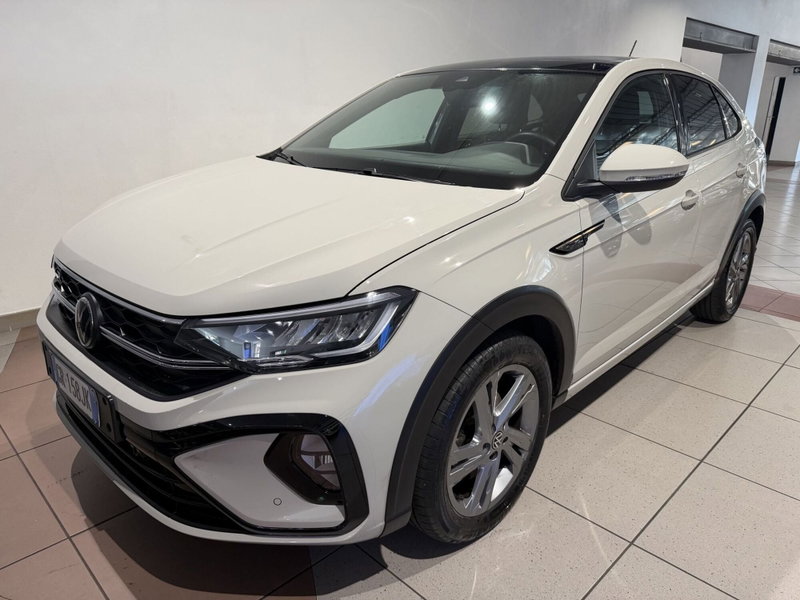 Volkswagen Taigo 1.0 TSI 110 CV DSG R-Line del 2023 usata a Genova