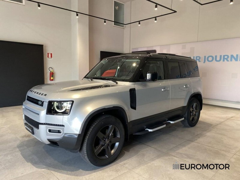 Land Rover Defender 110 3.0d i6 mhev X-Dynamic SE awd 250cv auto del 2023 usata a Modugno