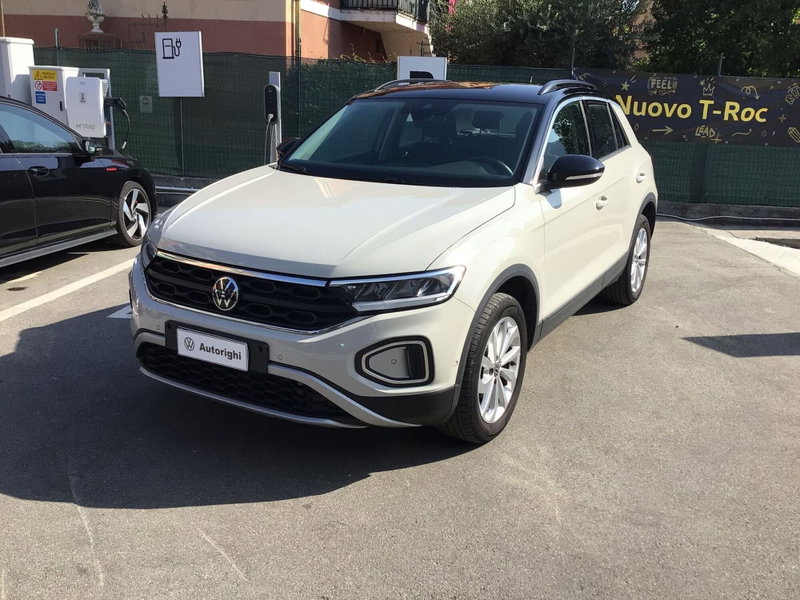 Volkswagen T-Roc 1.5 tsi Life dsg del 2023 usata a Chiavari