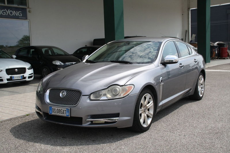 Jaguar XF 2.7D V6 Luxury del 2008 usata a Pordenone
