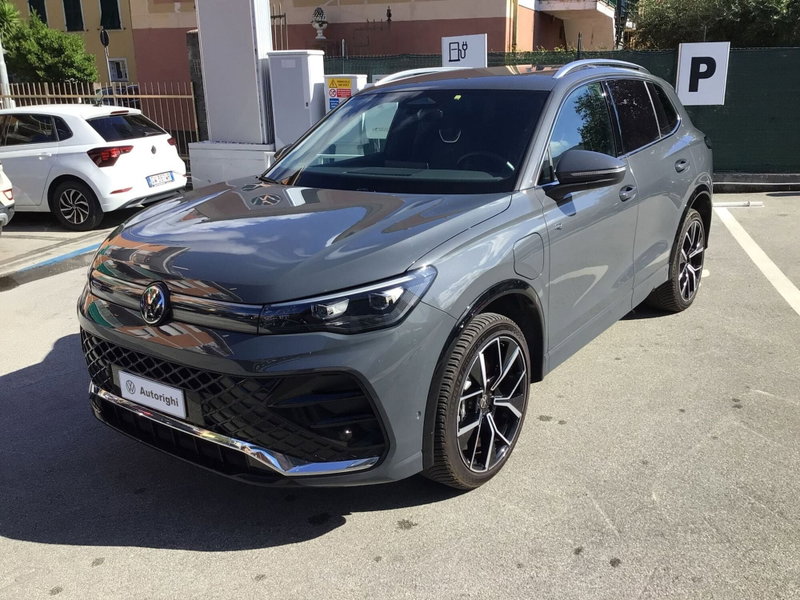 Volkswagen Tiguan 1.5 tsi ehybrid R-Line 272cv dsg del 2024 usata a Chiavari