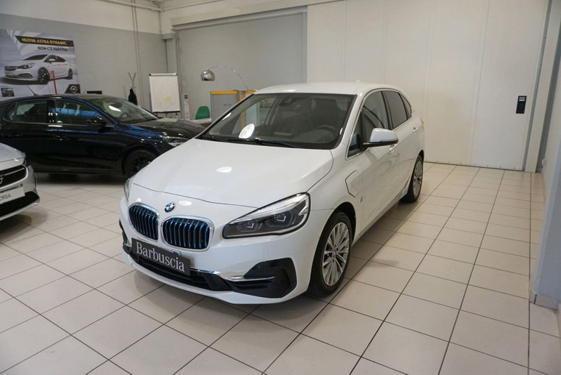 BMW Serie 2 Active Tourer 218i del 2019 usata a Pescara