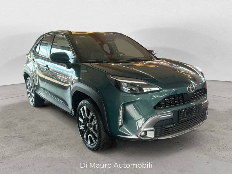Toyota Yaris Cross Lounge awd-i 130cv e-cvt nuova a Napoli